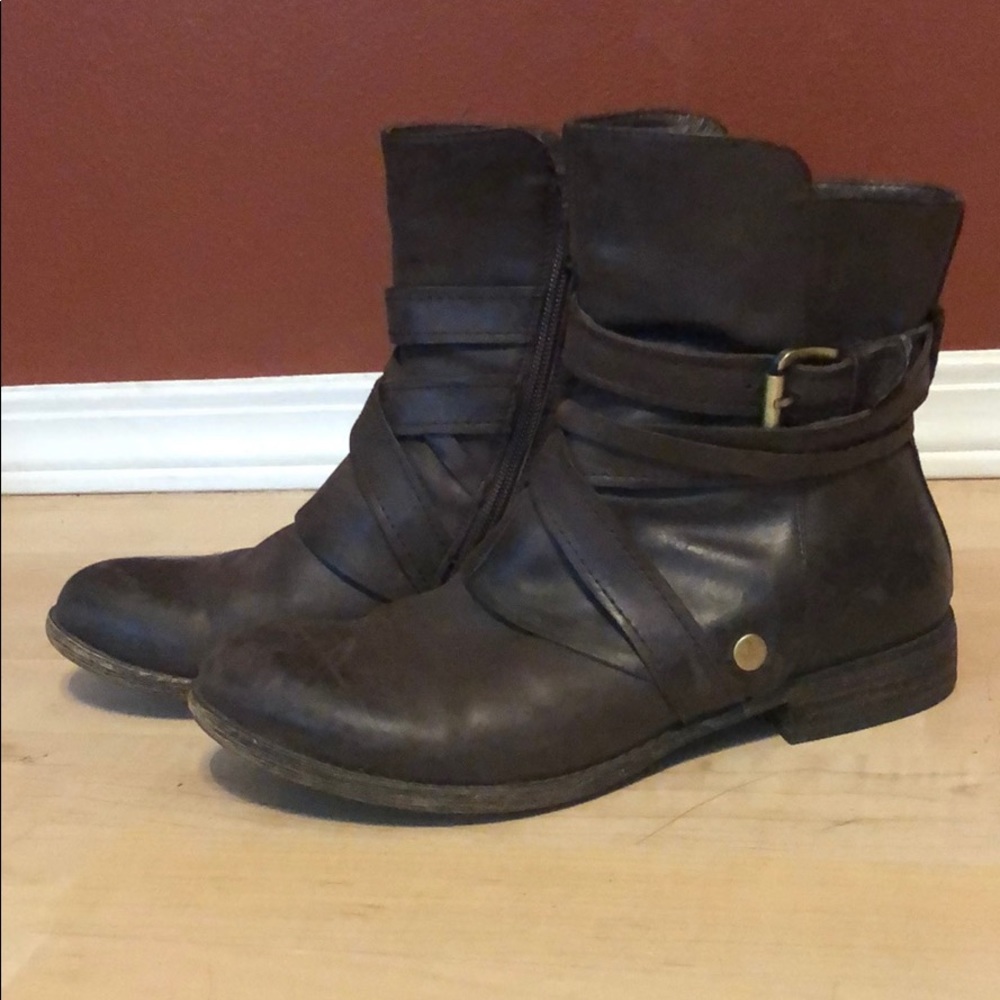 Miz Moos Brown distressed leather boots.